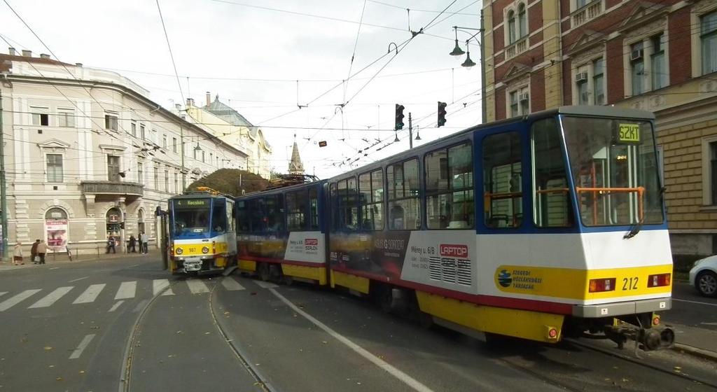 sugárút kereszteződésébe egyenes irányú áthaladást engedélyező jelzéskép mellett behaladt, ott a helytelenül álló 409. sz.