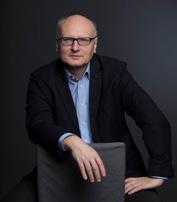 század második felében beállt változást. A kötet második része Mohamed alakját, illetve a Korán kialakulását járja körül történelmi-kritikai kontextusban.