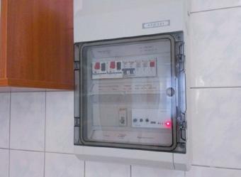 Ajánlatos a vakdugók és biztonsági előtétlemezek meglétéről rendszeresen meggyőződni.