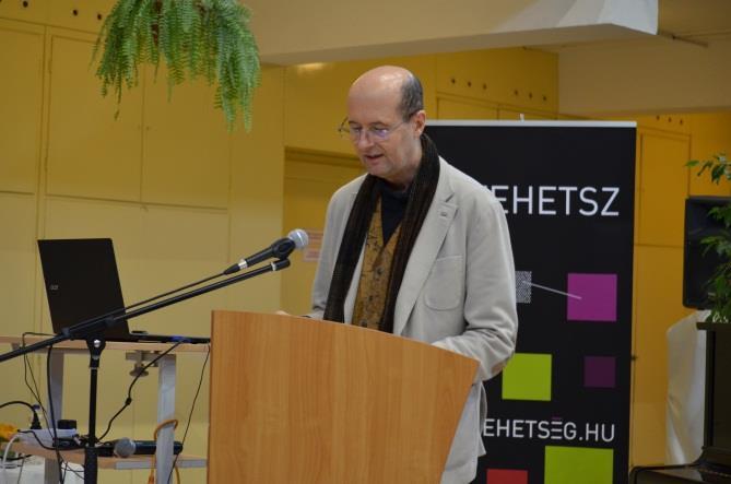 Dr. Csermely Péter Dr. Csermely Péter professzor, akadémikus,aeuropeadcouncilforhighability (ECHA) elnöke: Tehetséggondozási együttműködés és trendek az EU-ban és más kontinenseken c.