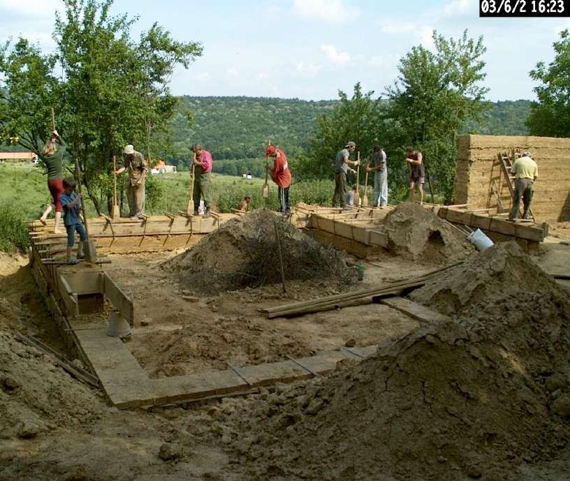 Gyűrűfű Ökofalu Faldöngölés