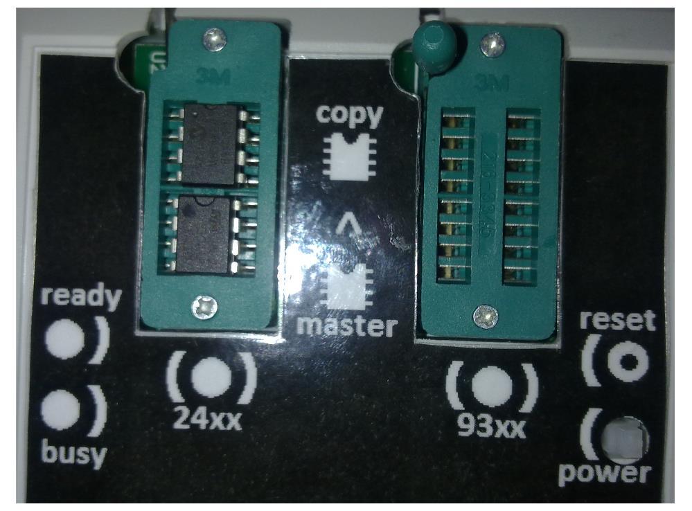 ) Felületre szerelt chipekhez külön megvásárolható SOIC8 DIP8 (150mil), SSOP8 DIP8 ill. SOIC16 DIP16 (150mil) adapterek szükségesek.