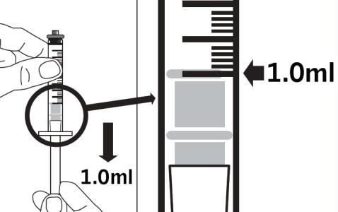2. lépés: Az injekciós üveg adapter csatlakoztatása a port tartalmazó injekciós üveghez Vegye elő az egyik becsomagolt injekciós üveg adaptert. Fogja erősen a buborékcsomagolást.