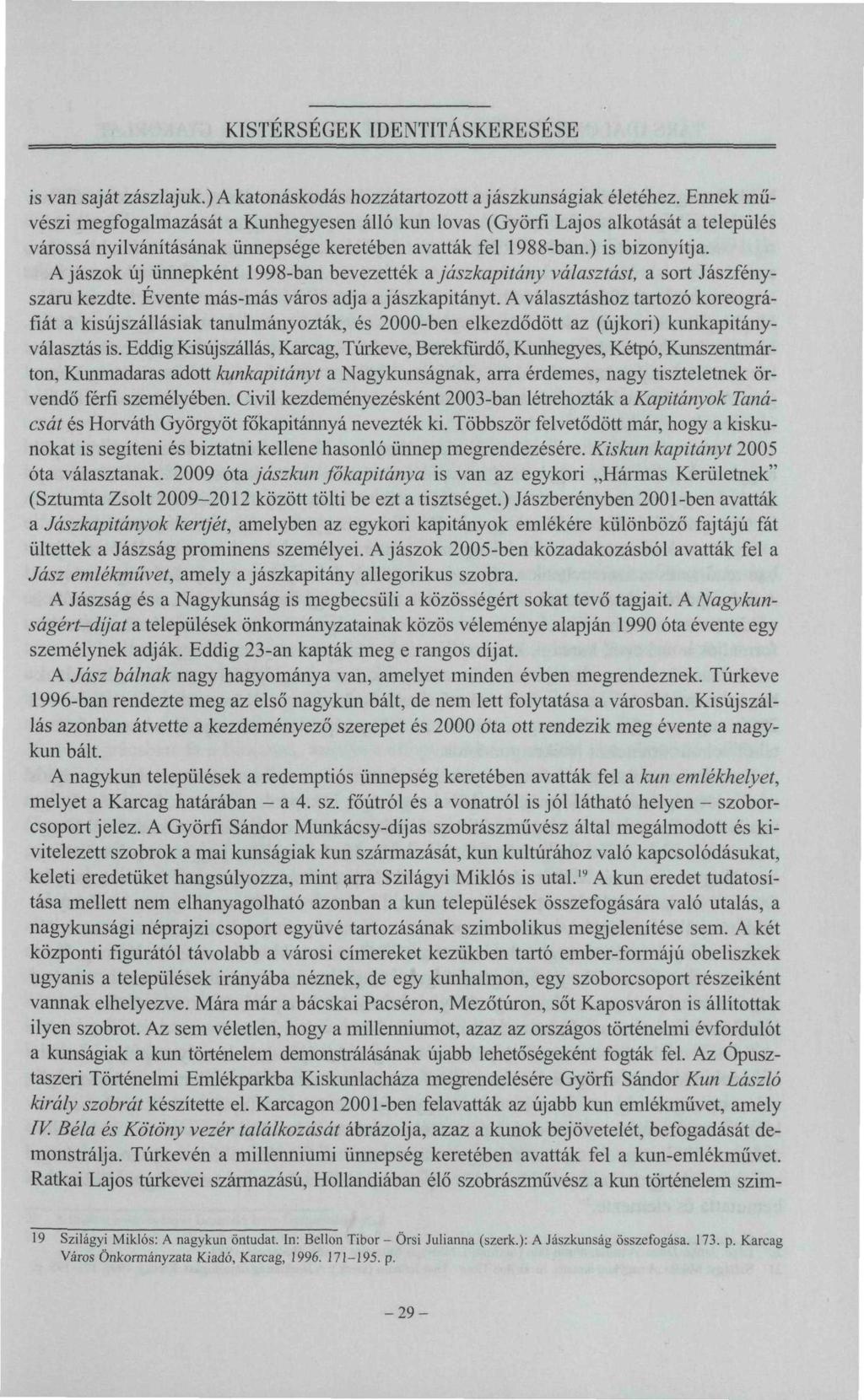 19 Szilágyi Miklós: A nagykun öntudat. In: Bellon Tibor - Őrsi Julianna (szerk.): A Jászkunság összefogása. 173. p. Karcag Város Önkormányzata Kiadó, Karcag, 1996. 171-195. p. is van saját zászlajuk.