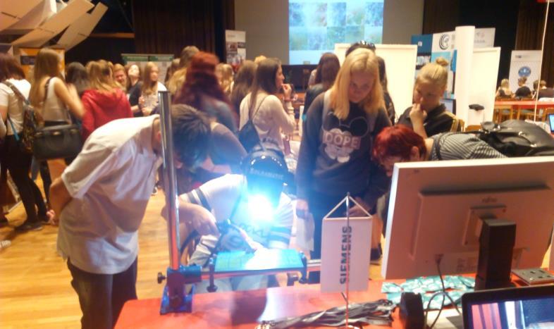 Célzott tájékoztatás: Lányok műszaki pályán Lányok számára szervezett műszaki