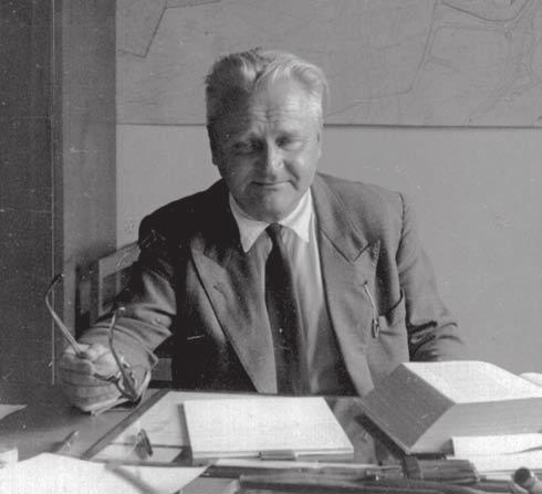 Az 1933 36 között számos nemzetközi publikációjával felhívta magára a Luftwaffe figyelmét, és 1941-ben elfogadták a 20 ezer kilométernél nagyobb hatótávolságú űrbombázó, az Ezüstmadár megvalósítási