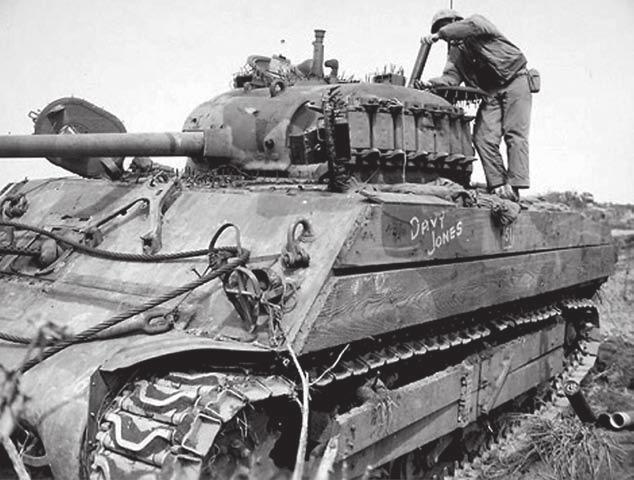 Szovjet T 34/85 harckocsi Berlinben, kézi kumulatív fegyverek elleni acélhálókkal tet legnagyobb hatását nem közvetlenül céltárgynak ütközve (arra felhelyezve), hanem attól bizonyos távolságban