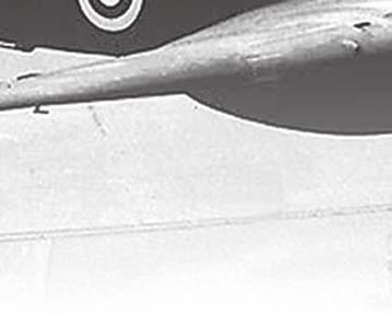 8 1941 augusztusában Kipper Herring hadnagy olyat hozott ki a 207. század Z jelű Manchesteréből, ami mindenkit meglepett. Az L7432 gyári számú gép egyik motorját kilőtték Berlin felett.