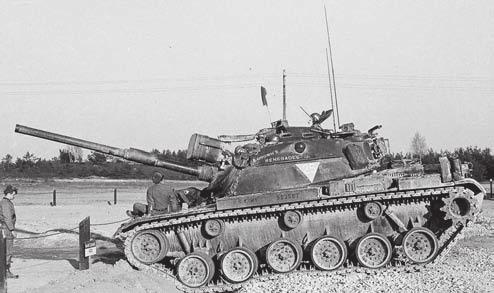 Tanulmányok (Fotók a szerző gyűjteményéből.) 8. ábra. M48 harckocsi 1970-ben kocsit is megterveztek.