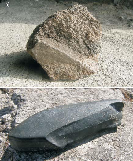 Archaeogeológiai megfigyelések a szíriai Margat (al-markab Citadel) keresztes vár ásatásán 111 ben díszesen faragott későantik ereklyetartók láthatók.