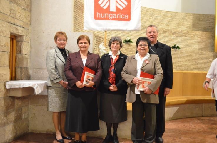 A Karitászcsoportvezető karaktere: Szolgálatával az egyházat képviseli, ezért legyen: - Elkötelezett, vallását gyakorló, példamutató ember, - akire a
