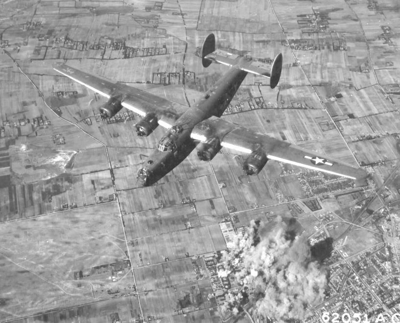 Az amerikai Boeing B 17 Flying Fortress Repülő Erőd az USA világháborúba való belépésétől a háború végéig került bevetésre.