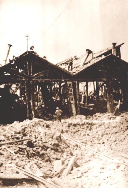 kialakult a légoltalom, a támadó repülőgépek elleni védekezés sajátos szabályrendszere. Magyarországon 1935-ben jelent meg az ún.