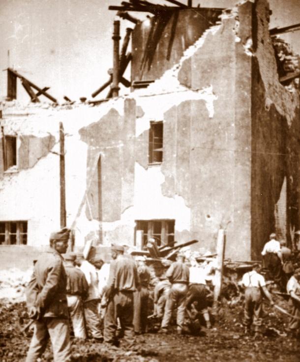 A szervezet tagjai a következő teendőket látták el: szakmai oktatás, gyakorlati képzés, riasztás, elsötétítés, tűzvédelem, elsősegélynyújtás, mentőszolgálat, helyreállítási munkálatok végzése,