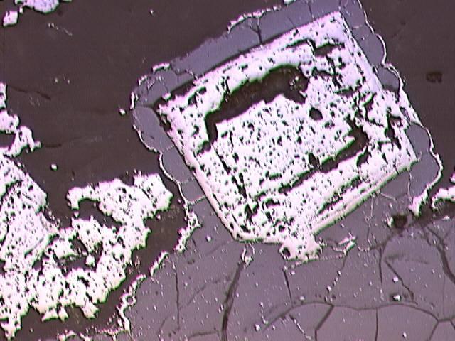 kezdőlap P U 1000 µm 250 µm Gömbös uraninit (gummit).