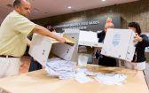 Este hét órakor hivatalosan befejez?dött a voksolás az ország 3177 településén kialakított 10 331 szavazókörben a vasárnap tartott országos népszavazáson.
