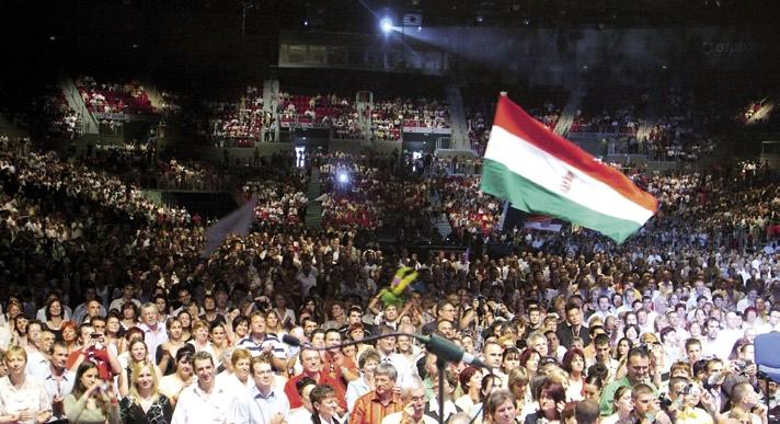 njerëzve në Arenën Sportive Laszlo Papp, prandaj as nuk u vesha siç duhet, por kur dëgjova emrin tim mendova se duhet të ngjitem, pasi më thirri vetë drejtori i Europës, Peter Lenkey.