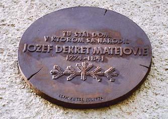 Ez a tény már a szlovák és magyar lexikonok összehasonlításánál is szembeötlõ. Több szlovák lexikon féloldalas szöveget közöl Decrett Józsefrõl. A híres Magyar Életrajzi Lexikon (Akadémiai Kiadó, Bp.