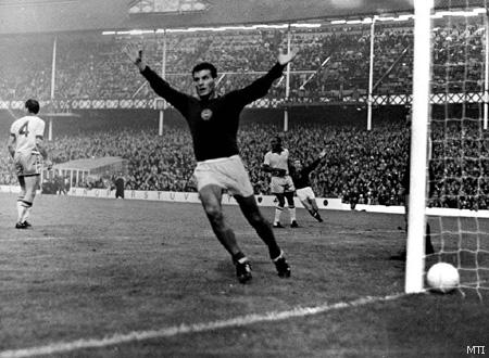 Tostao, Alcindo, Jairzinho összeállításban ellenünk pályára lép? csapattal. Ez hozzávet?