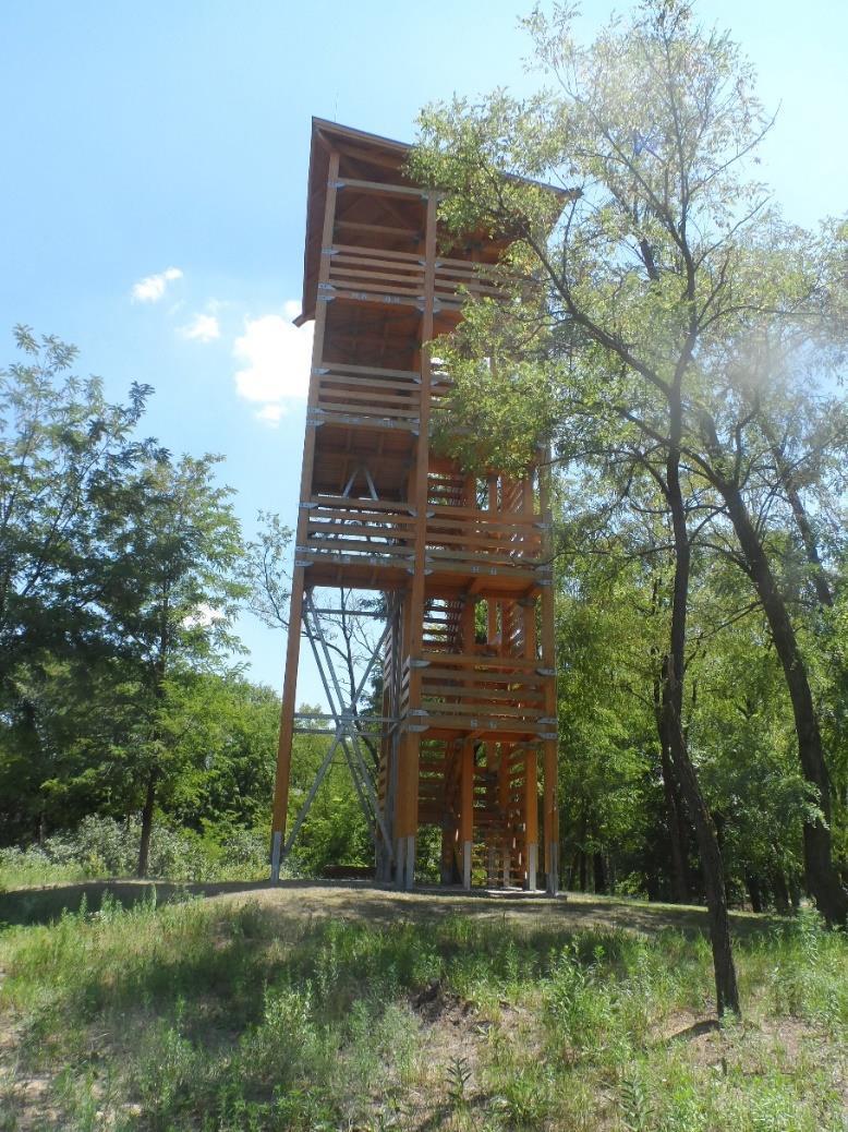 Átmérőjük egységesen 3,5 méter, egy szint magassága 4 méter, az Öttömös tornya 28 méter magas. A következő felirat: Felmászni tilos, életveszélyes!
