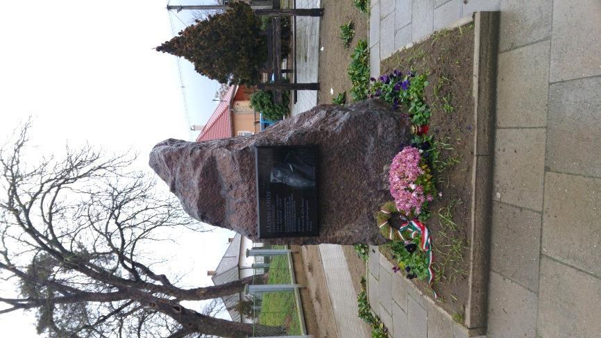 Ópályi emlékmű
