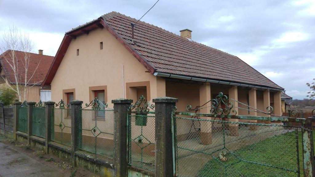 Meghagyva az eredeti épület főbb építészeti jellemzőit, kialakításra tudott