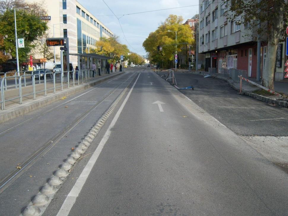 Megállóhelyek szélessége Az Etele út/fehérvári út megállóhelye jó példa a rossz térhasználatra: a nagyforgalmú villamos számára keskeny peron, rossz