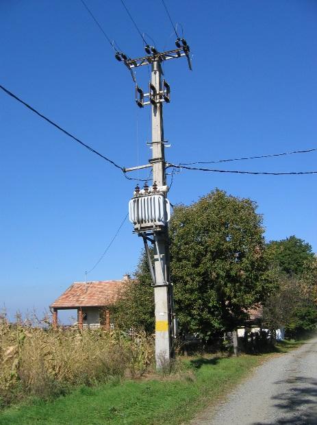településképbe belógnak. Kerülendő az utca két oldalán sűrűsödő oszloperdő.