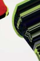 Strat anti-tăiere în palmă, spate cu elemente de siguranţă şi protecţie la impact. Manşetă elastică cu design Velcro Hi Vis şi întărituri între degetul mare şi arătător. Pot fi spălate la maşină.
