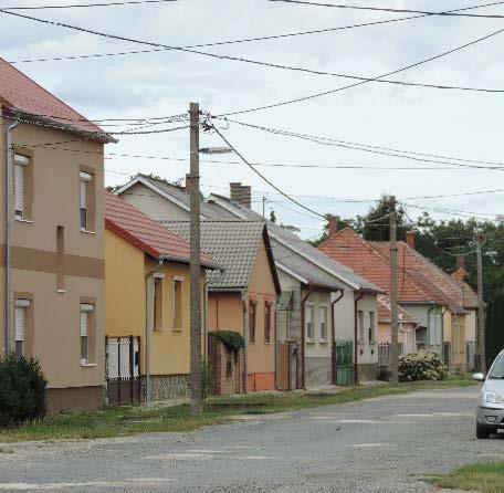 tetőhajlásszöge általában 35-45 fok között van.