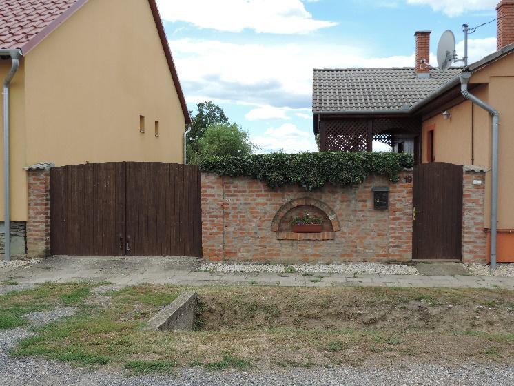 hatást keltő térelválasztó is.