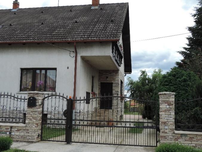 MAI PÉLDÁK 6 26 Régi, népi építészeti karaktert hordozó épületek felújítása vagy új építésű