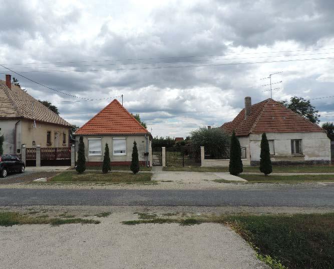 Javaslatokkal élünk különböző építési megoldásokra az építőanyagoktól kezdve a színekig, mindezt a helyi építészeti hagyományokra alapozva, a