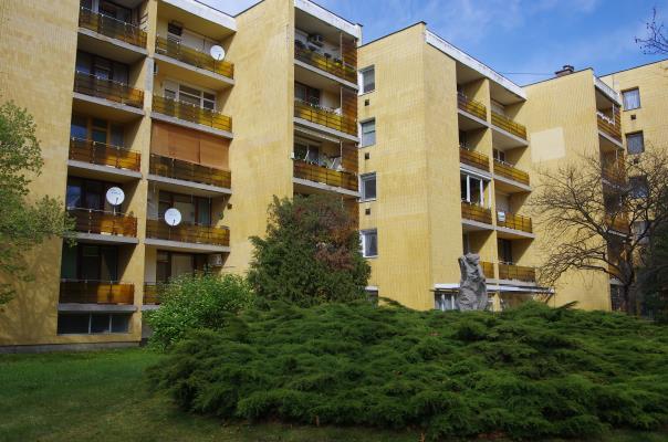 A lakótelepek a kisebb városok esetében a városközpontok peremén (Makó, Szentes, Csongrád) kaptak helyet, illetve a város által korábban nem használt periférikus helyeken (5.