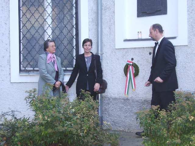A gyönyörőség, az egység, az alkalmazkodás, a szépség elıtti hódolat kiül az arcokra. Ezért kell zenét mővelni!