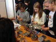 ügyvezető asszonya hívta fel a diáklányok figyelmét a műszaki és fémipari szakmákra. Az érdeklődők egy oktatási jellegű robotkar vezérlését is kipróbálhatták. Emellett a Technics Playground 4.
