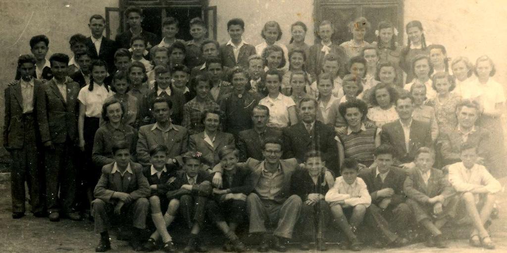 1945-1953 1. (felső) sor Bakonyi József, Deli Sándor, Szarvas Ferenc, Lampert Gábor, Pintér Sándor, Sznorényi Mária, Szabó Rozália, Kiss Erzsébet, Szabó Ilona, Gáspár Erzsébet, Varga Mária. 2.