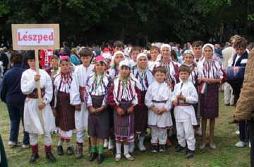 előadásra 2007. április 14-én, szombaton 15 órai kezdettel, Sződre a tornaterembe.