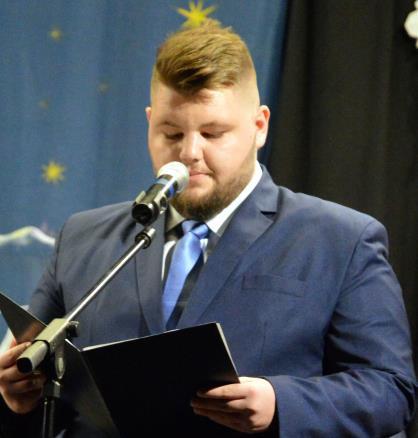 változás, amikor tőle már jó messze vagyunk. Lehet, hogy hetekkel ezelőtt váltam igazán felnőtté, lehet, most válok igazán felnőtté, de az is lehet, hogy csak évek múltán történik meg mindez.