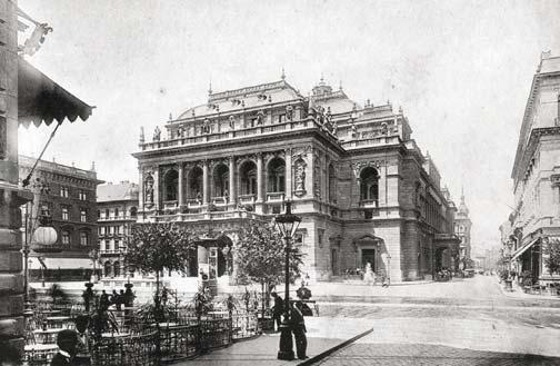 119 Teréz körút, a Nagykörúti próbavillamos végállomása a Nyugati pályaudvar előtt. A felvétel 1887-ben készült.