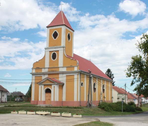homlokzata és nyílászárói komoly értéket képviselnek. A város római katolikus templomának építési ideje bizonytalan.
