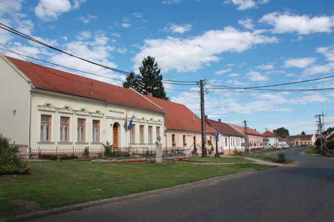 megőrizve a meglévő