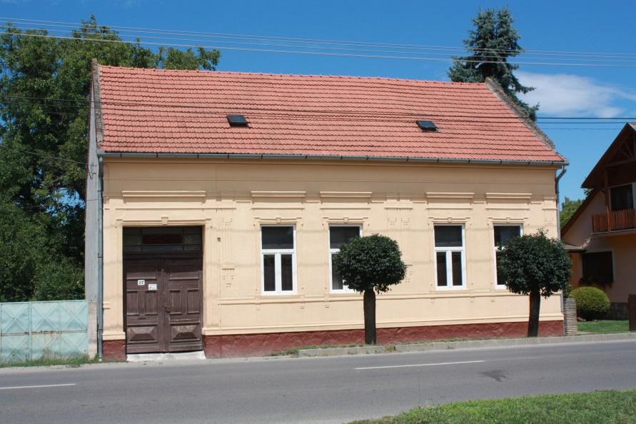 67 ÉPÜLET FELÚJÍTÁSOK Lakóépület komplex felújítása (tető, homlokzat, nyílászárók), jó