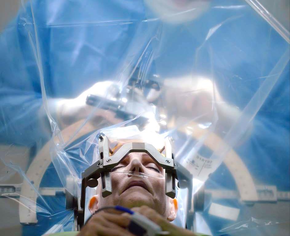 MEDIALIS THALAMOTÓMIA Nociceptív > neuropathiás Mesencephalotómia > MT Alacsony