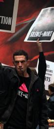 Mi a véleménye az Act Up akcióiról? Szükségesek? Erőszakosak? Látványosak? Ügyetlenek? Nélkülözhetetlenek? Érti azokat a vitákat, amelyek mozgósították az aktivistákat, és amelyeket a film bemutat?