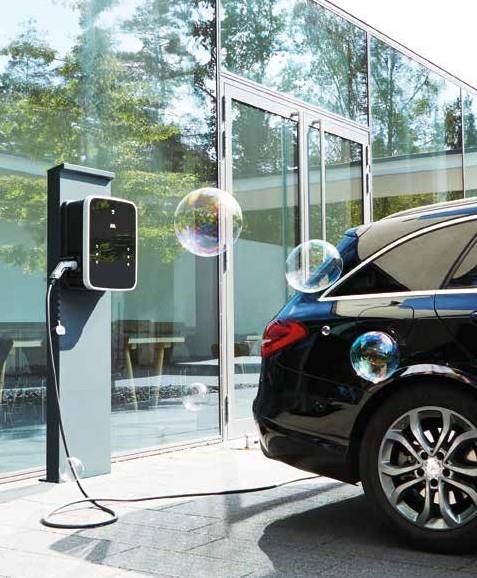 Töltsön velünk! Charge with us! 2011-ben kifejlesztettük új emh1 készülékünket, mely a világ legkisebb méretű fali töltőegysége.