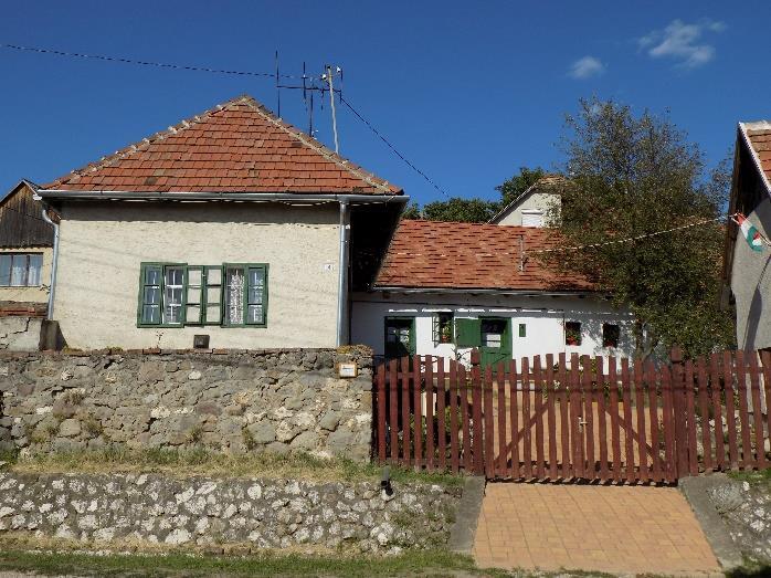 Lakóház, Petőfi u. 25., 37., 41. hrsz: 1407, 1399, 1395 Lakóház, Kesztölci u. 45. hrsz: 1346 Lakóház, Kesztölci u. 6. hrsz: 1350 Lakóház, Rákóczi u. 5., 11., hrsz: 1450, 1447 Lakóház, Tatár u.