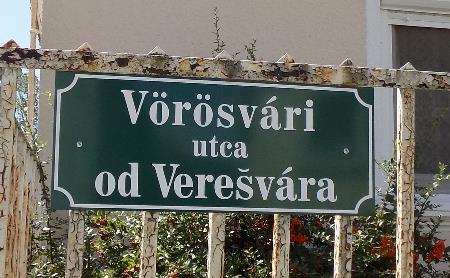 településüket, portáikat.
