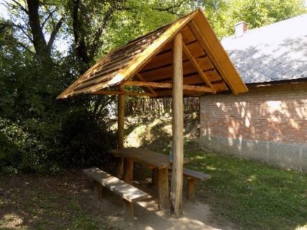 őrizni a vízfolyást kísérő zöldterületet, zöldfolyosót.