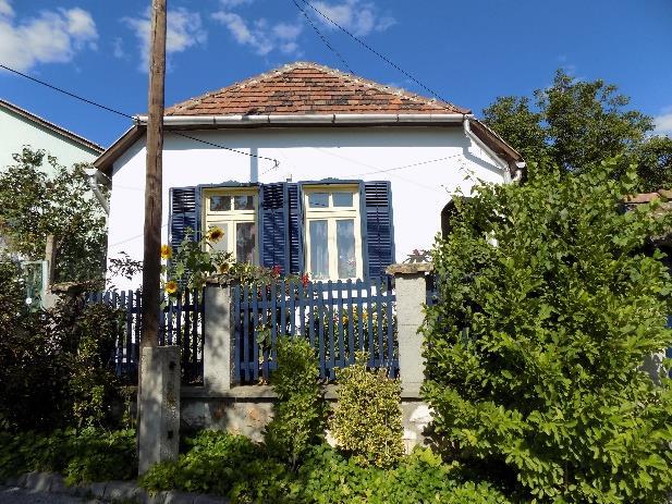 épületek,